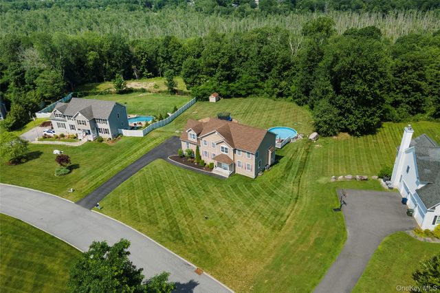 16 Noble Court, Mahopac, NY 10541