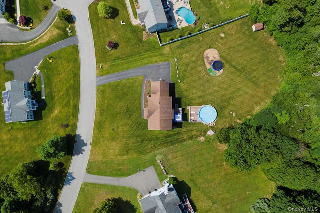 16 Noble Court, Mahopac, NY 10541