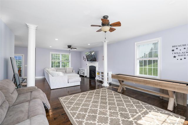 16 Noble Court, Mahopac, NY 10541