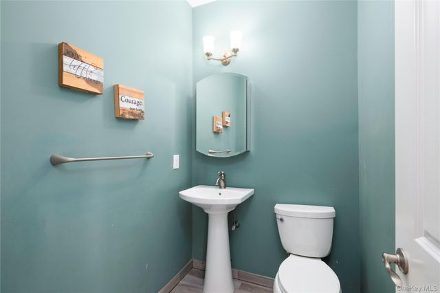 16 Noble Court, Mahopac, NY 10541