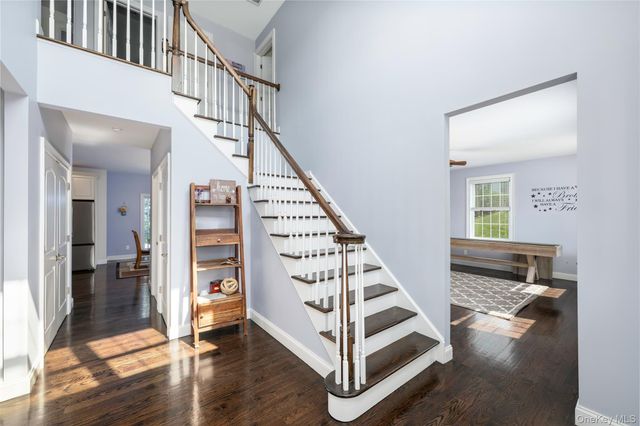 16 Noble Court, Mahopac, NY 10541