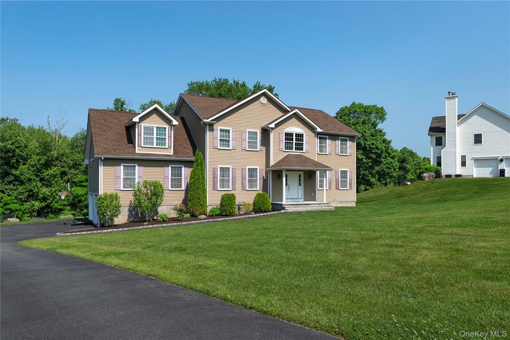 16 Noble Court, Mahopac, NY 10541