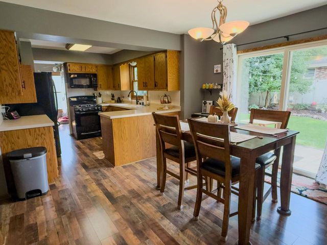 3655 S Sandalwood DRIVE, New Berlin, WI 53151