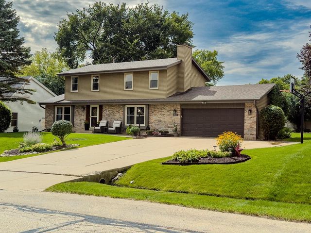 3655 S Sandalwood DRIVE, New Berlin, WI 53151