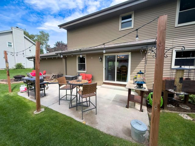 3655 S Sandalwood DRIVE, New Berlin, WI 53151