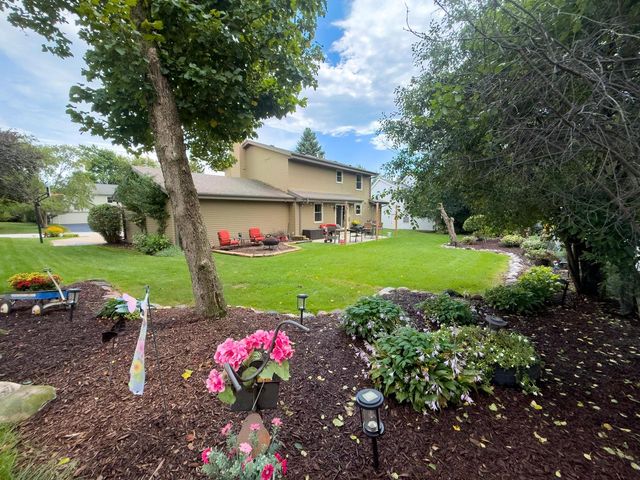 3655 S Sandalwood DRIVE, New Berlin, WI 53151