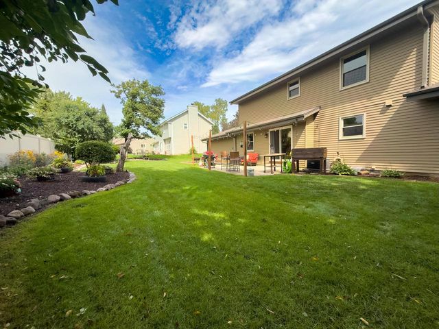 3655 S Sandalwood DRIVE, New Berlin, WI 53151