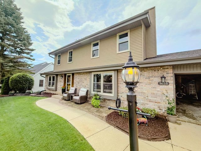 3655 S Sandalwood DRIVE, New Berlin, WI 53151