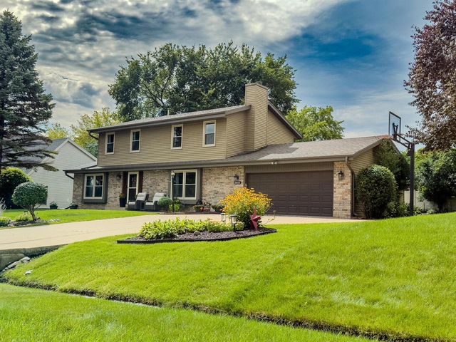 3655 S Sandalwood DRIVE, New Berlin, WI 53151