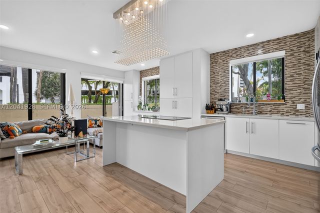21391 Marina Cove Cir 19-K, Aventura, FL 33180