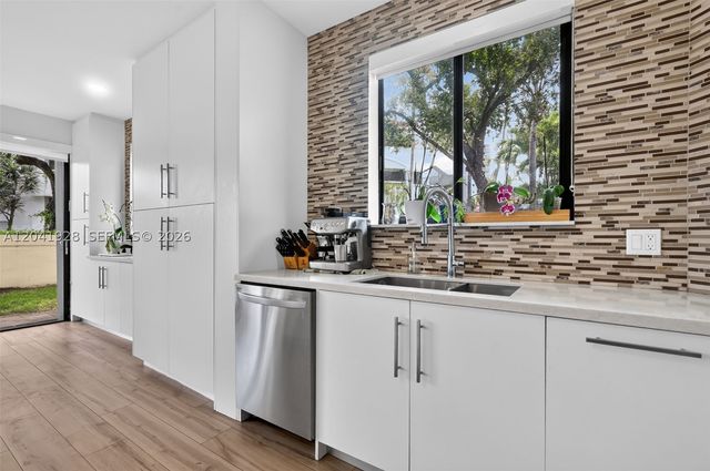 21391 Marina Cove Cir 19-K, Aventura, FL 33180
