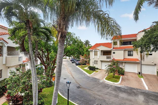 21391 Marina Cove Cir 19-K, Aventura, FL 33180