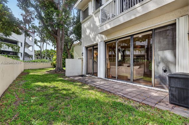 21391 Marina Cove Cir 19-K, Aventura, FL 33180