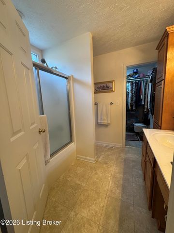 7730 Cottage Cove Way, Louisville, KY 40214