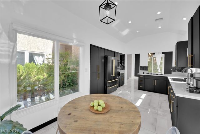 8170 Round Hills Circle, Las Vegas, NV 89113