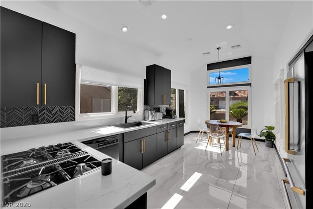8170 Round Hills Circle, Las Vegas, NV 89113