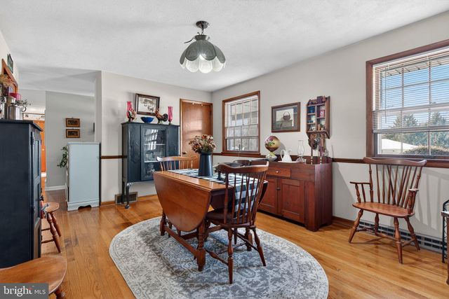 2139 TWIN BROOKS DR, York, PA 17408