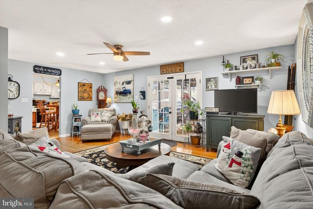 2139 TWIN BROOKS DR, York, PA 17408