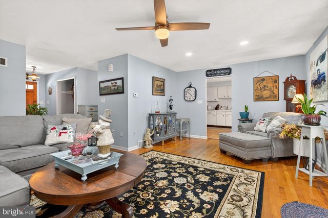 2139 TWIN BROOKS DR, York, PA 17408