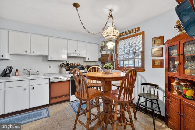 2139 TWIN BROOKS DR, York, PA 17408