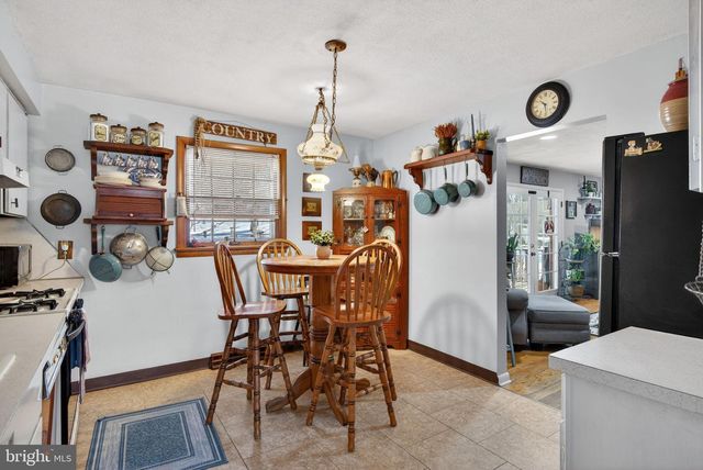 2139 TWIN BROOKS DR, York, PA 17408