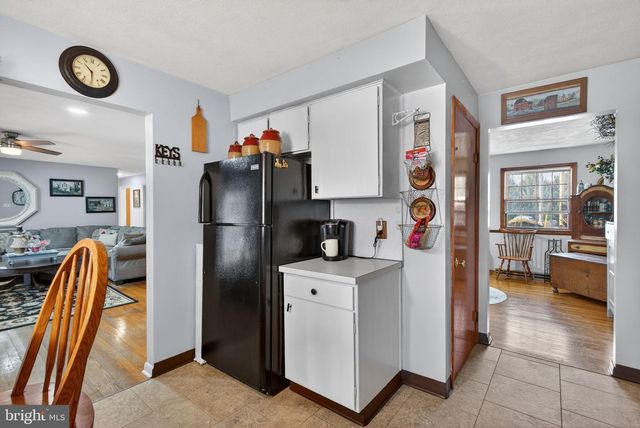 2139 TWIN BROOKS DR, York, PA 17408