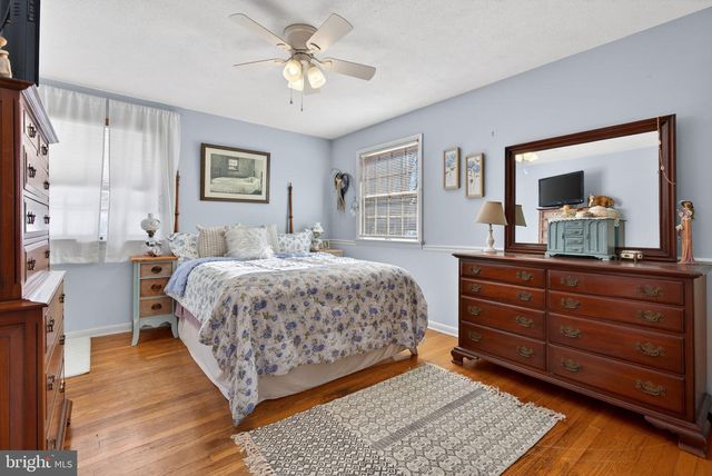 2139 TWIN BROOKS DR, York, PA 17408