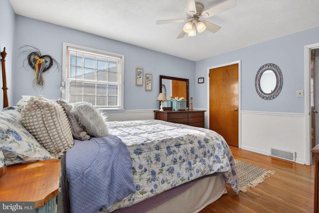 2139 TWIN BROOKS DR, York, PA 17408