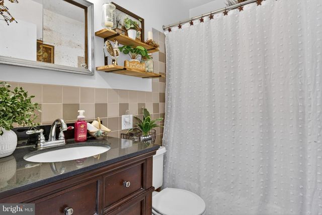 2139 TWIN BROOKS DR, York, PA 17408