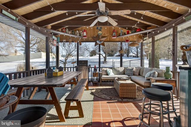 2139 TWIN BROOKS DR, York, PA 17408