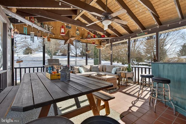 2139 TWIN BROOKS DR, York, PA 17408