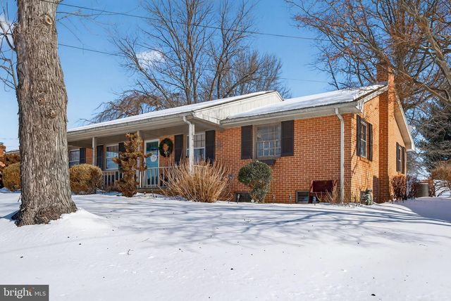 2139 TWIN BROOKS DR, York, PA 17408