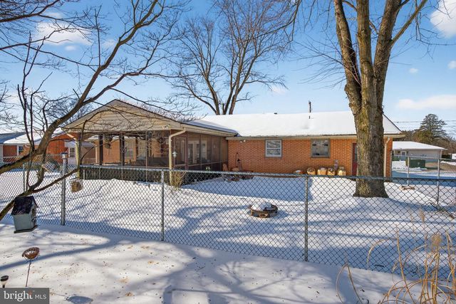 2139 TWIN BROOKS DR, York, PA 17408