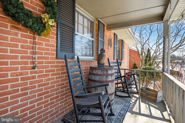 2139 TWIN BROOKS DR, York, PA 17408