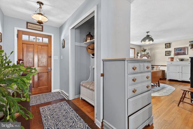 2139 TWIN BROOKS DR, York, PA 17408