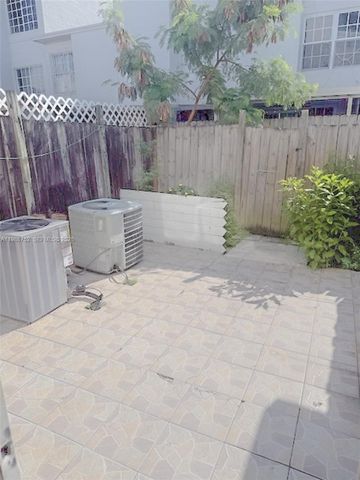 4415 W 10th Ln 14, Hialeah, FL 33012