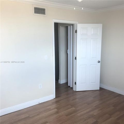 4415 W 10th Ln 14, Hialeah, FL 33012