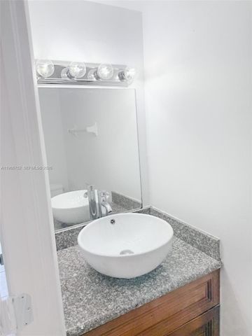 4415 W 10th Ln 14, Hialeah, FL 33012