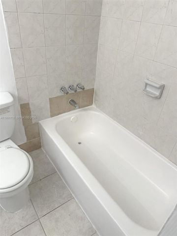 4415 W 10th Ln 14, Hialeah, FL 33012