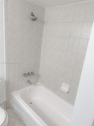 4415 W 10th Ln 14, Hialeah, FL 33012