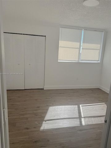 4415 W 10th Ln 14, Hialeah, FL 33012