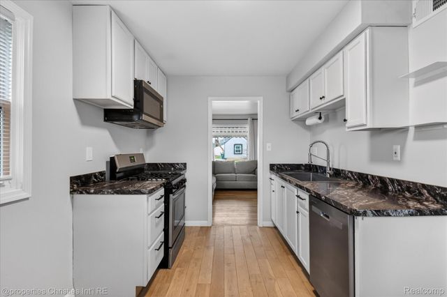 23044 Harding Avenue, Hazel Park, MI 48030