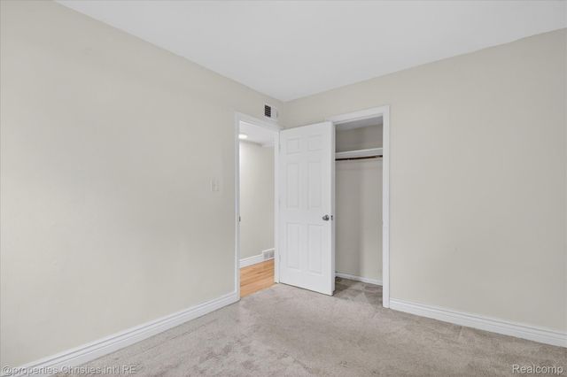 23044 Harding Avenue, Hazel Park, MI 48030