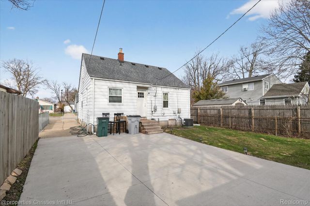 23044 Harding Avenue, Hazel Park, MI 48030