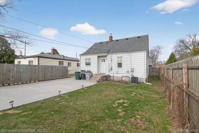 23044 Harding Avenue, Hazel Park, MI 48030