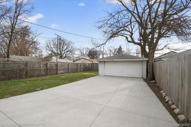 23044 Harding Avenue, Hazel Park, MI 48030