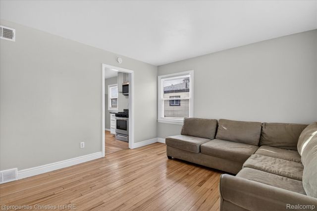 23044 Harding Avenue, Hazel Park, MI 48030