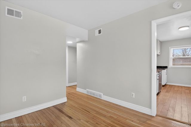 23044 Harding Avenue, Hazel Park, MI 48030