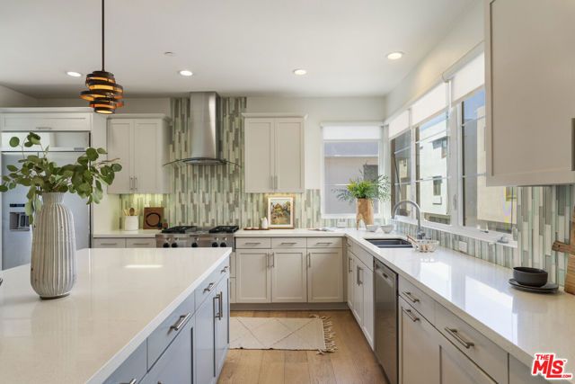12868 S Seaglass Circle W, Los Angeles, CA 90094