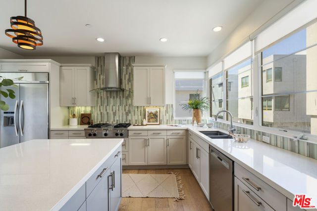 12868 S Seaglass Circle W, Los Angeles, CA 90094
